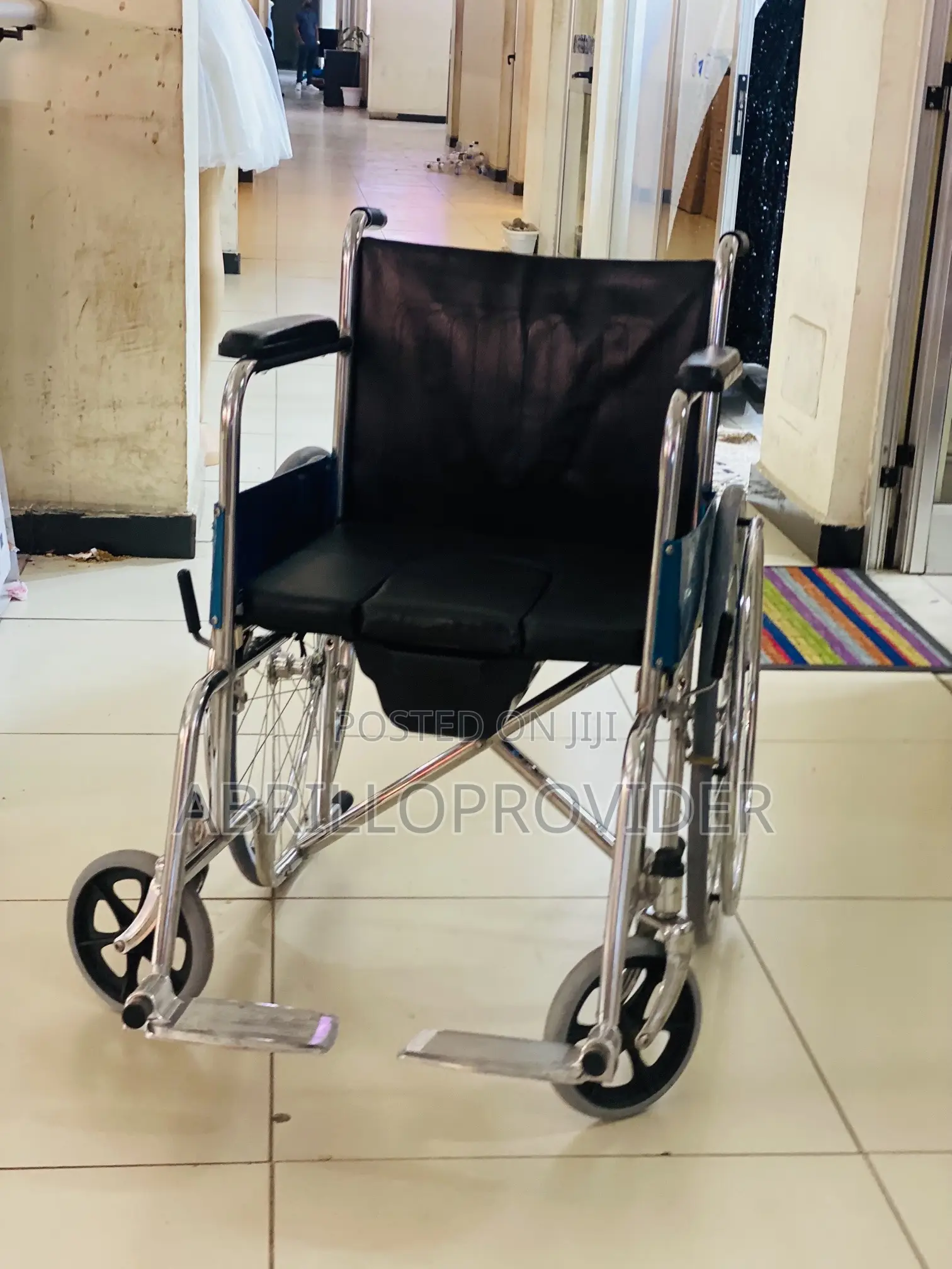 Wheelchair ዊልቸር ሽንትቤት መቀመጫ ያለው Wheelchair