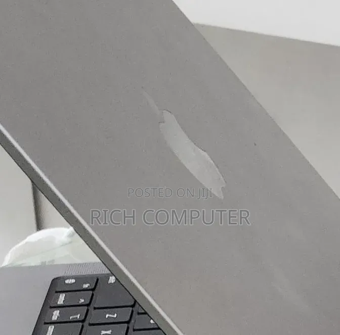 New Laptop Apple MacBook Pro M1 32GB Apple M1 Pro SSD 512GB