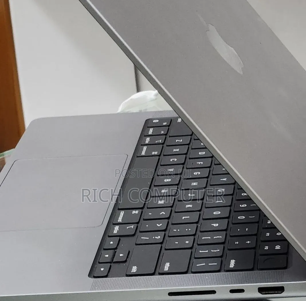 New Laptop Apple MacBook Pro M1 32GB Apple M1 Pro SSD 512GB