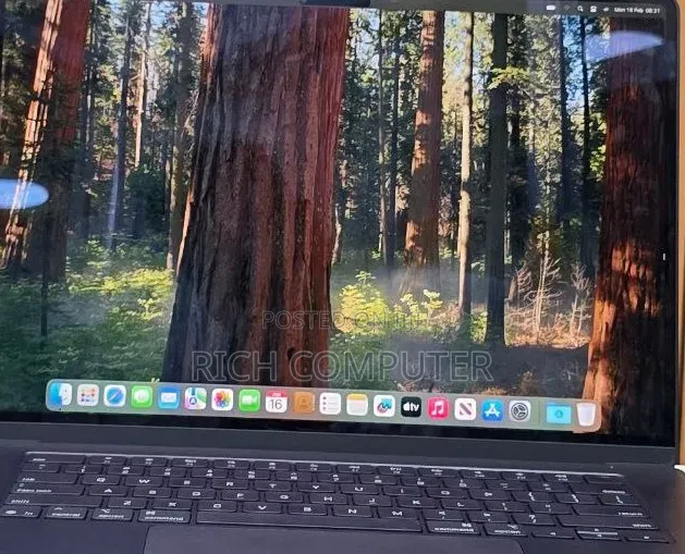 New Apple MacBook Air 2025 M4 15-inch 16GB Apple M4 Pro SSD 256GB