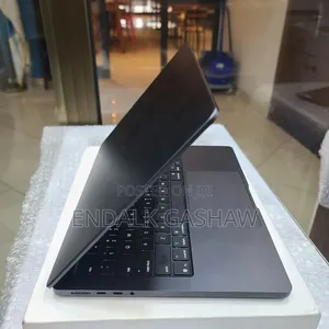 New Laptop Apple MacBook Pro 2025 M5 14-inch 16GB Apple M5 SSD 512GB