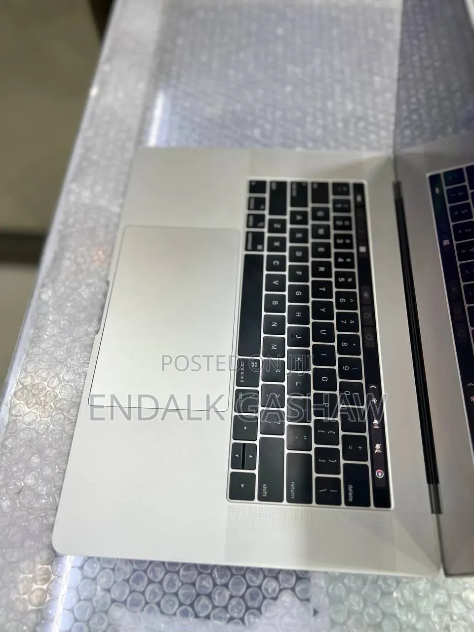 New Laptop Apple MacBook Pro 2018 16GB Intel Core i7 SSD 256GB