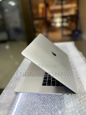 New Laptop Apple MacBook Pro 2018 16GB Intel Core i7 SSD 256GB