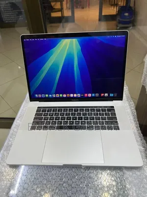 New Laptop Apple MacBook Pro 2018 16GB Intel Core i7 SSD 256GB