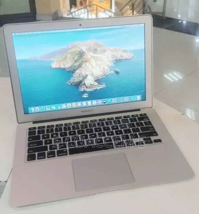 New Laptop Apple MacBook 4GB Intel Core i5 SSD 256GB