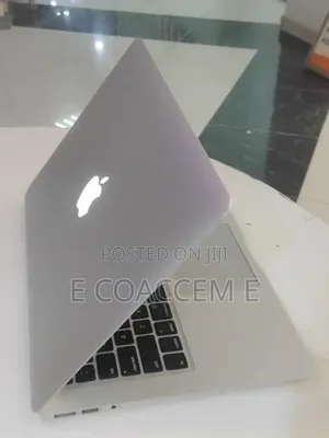 New Laptop Apple MacBook 4GB Intel Core i5 SSD 256GB