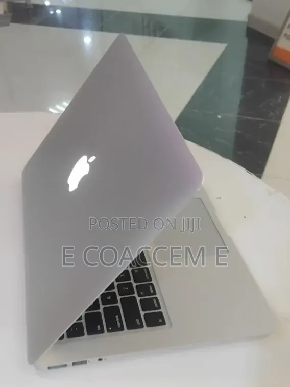 New Laptop Apple MacBook 4GB Intel Core i5 SSD 256GB