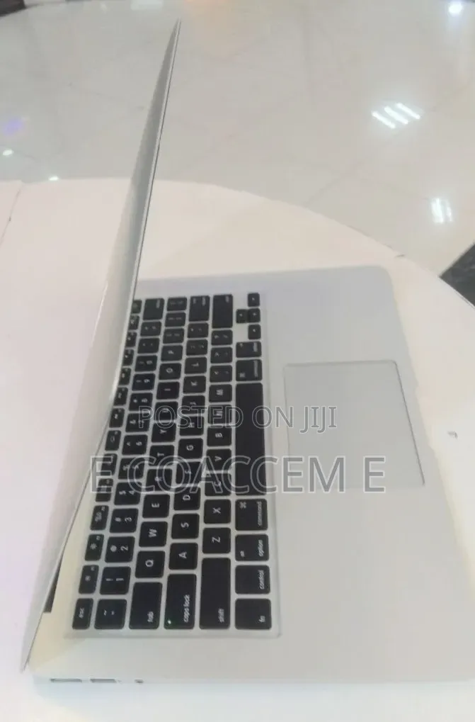 New Laptop Apple MacBook 4GB Intel Core i5 SSD 256GB