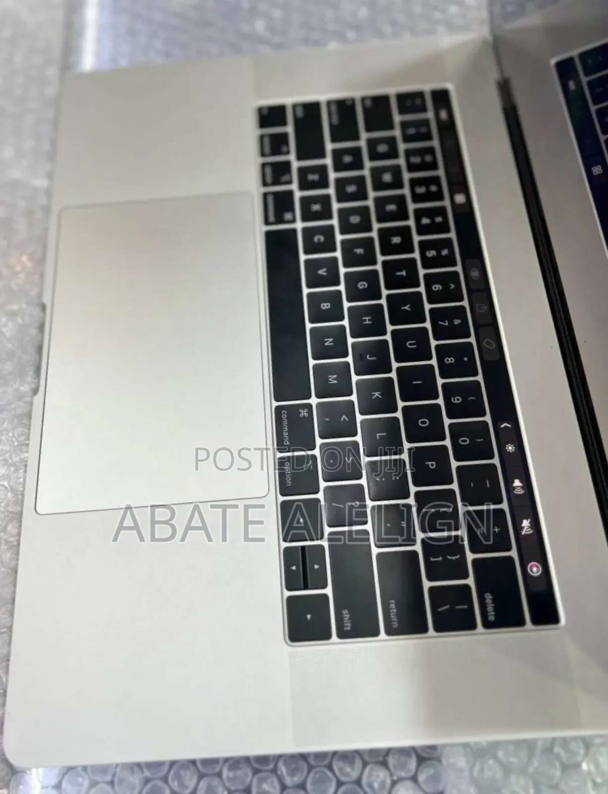 New Laptop Apple MacBook Pro 2018 16GB Intel Core i7 SSD 256GB
