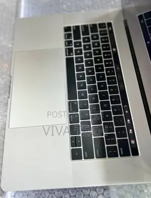 New Laptop Apple MacBook Pro 2018 16GB Intel Core i7 SSD 256GB