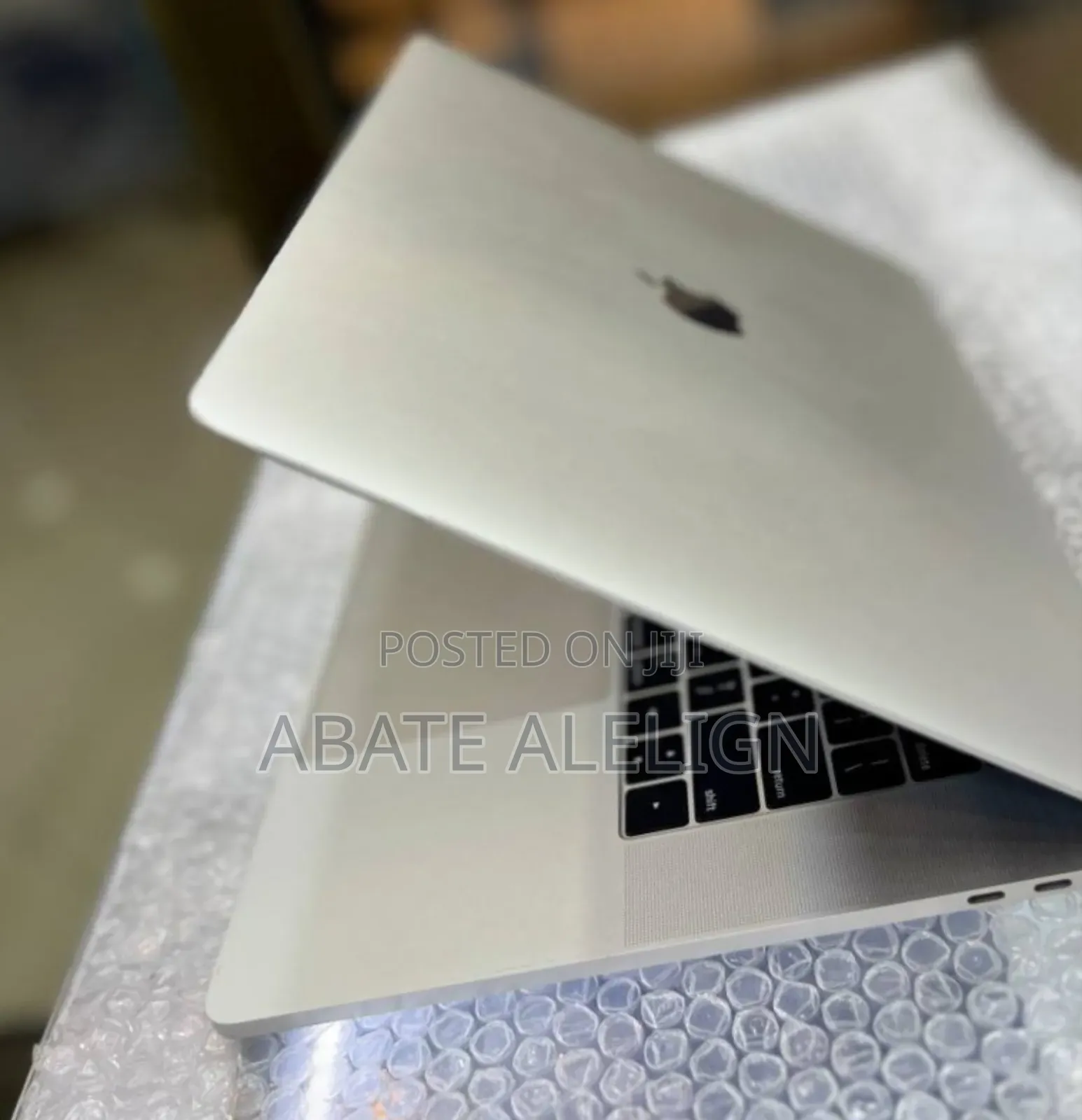 New Laptop Apple MacBook Pro 2018 16GB Intel Core i7 SSD 256GB