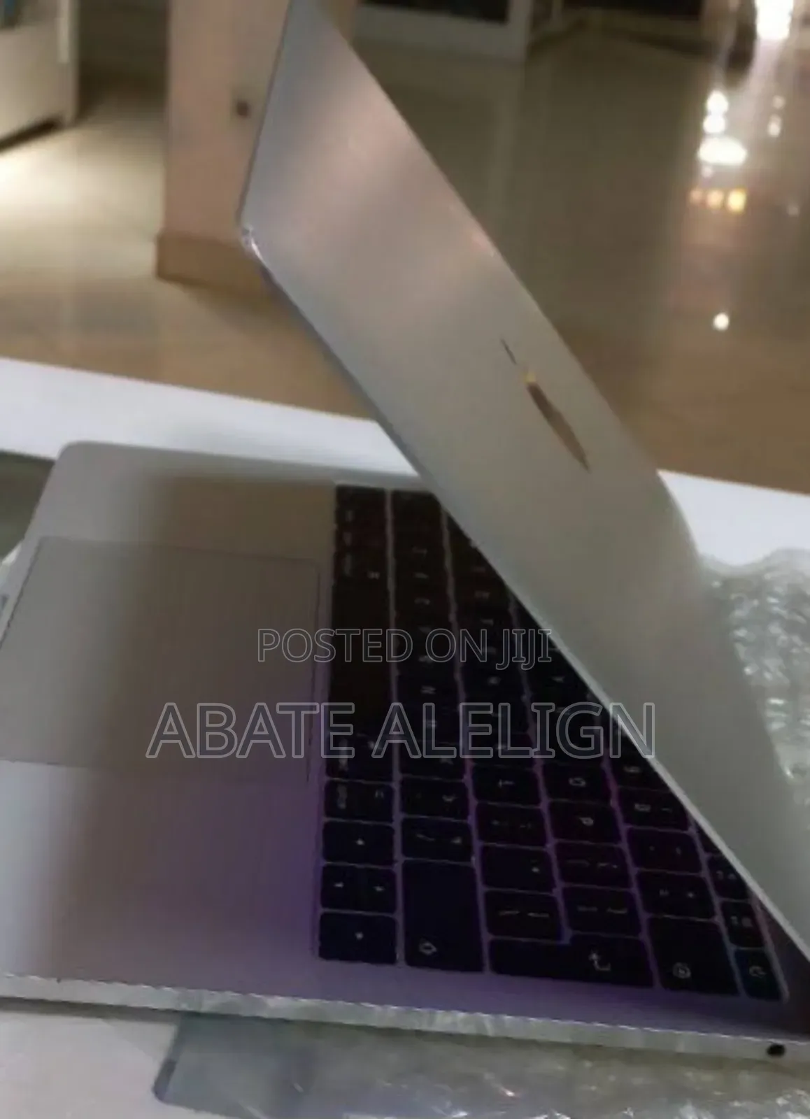 New Laptop Apple MacBook Pro 2017 8GB Intel Core i5 SSD 256GB