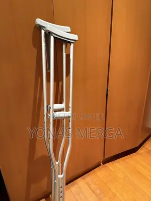 Axillary Crutches均፪ Axillary Crutch-Adult-100-150weight Capacity