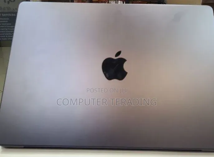 New Apple MacBook Pro 2025 M5 14-inch 16GB Apple M5 Pro SSD 512GB