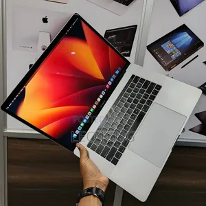 Laptop Apple MacBook Pro 2017 16GB Intel Core i7 SSD 512GB