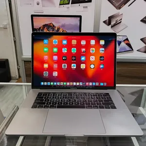 Laptop Apple MacBook Pro 2017 16GB Intel Core i7 SSD 512GB