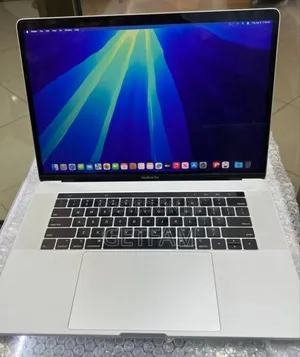 New Laptop Apple MacBook 2018 16GB Intel Core i7 SSD 256GB