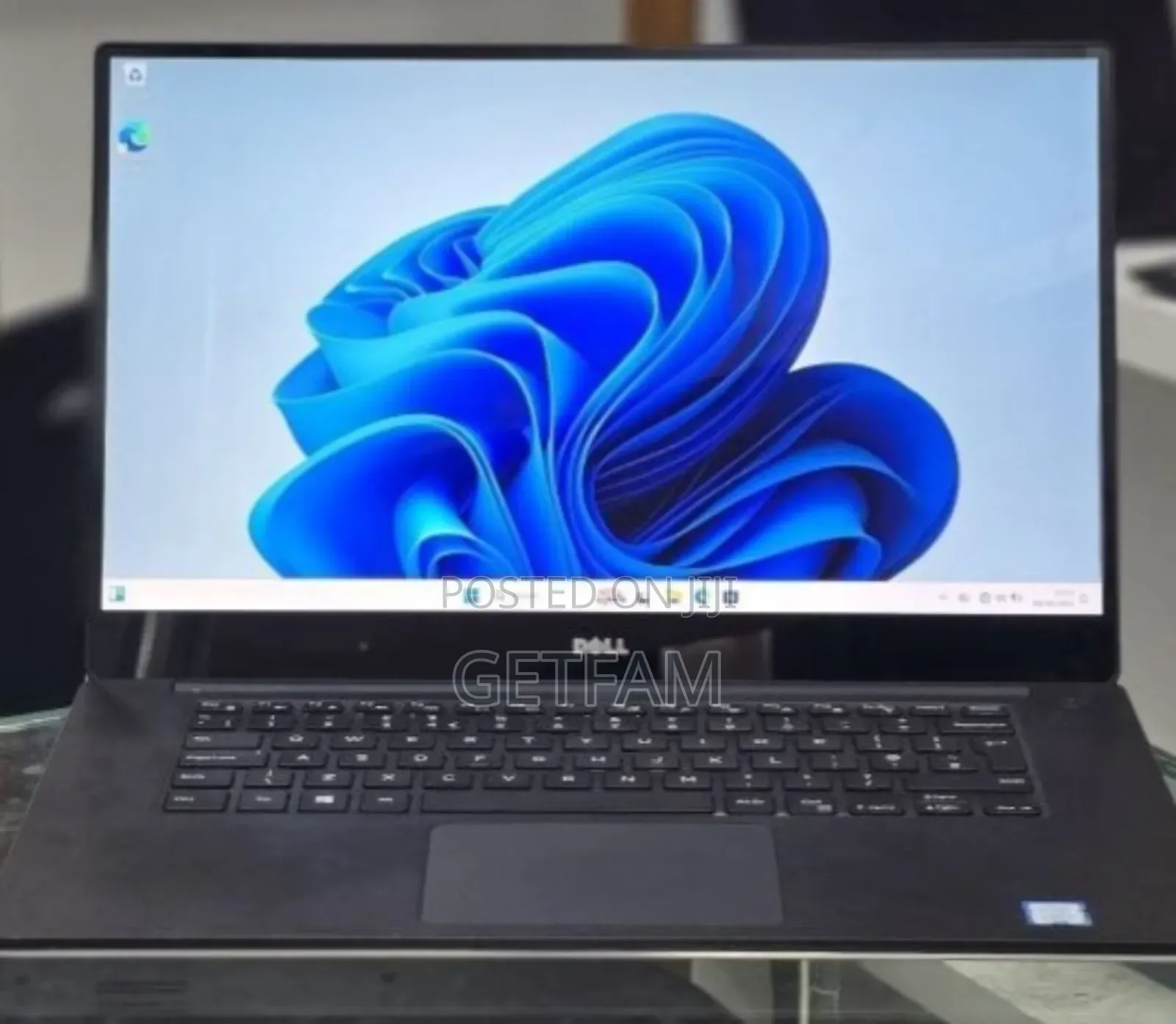 New Laptop Apple MacBook Pro 2017 8GB Intel Core i7 SSD 256GB