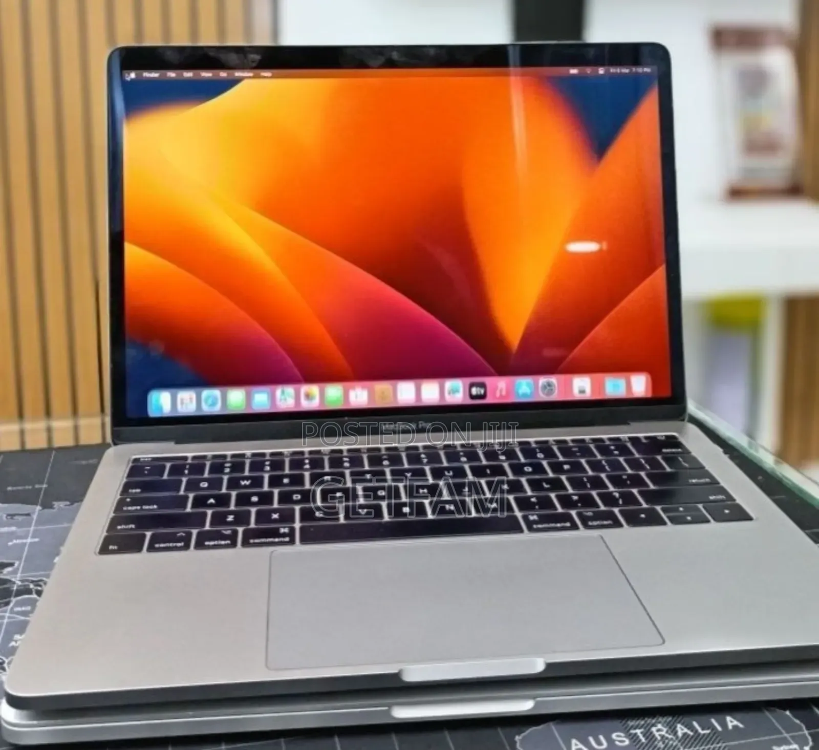 New Laptop Apple MacBook Pro 2017 16GB Intel Core i7 SSD 256GB
