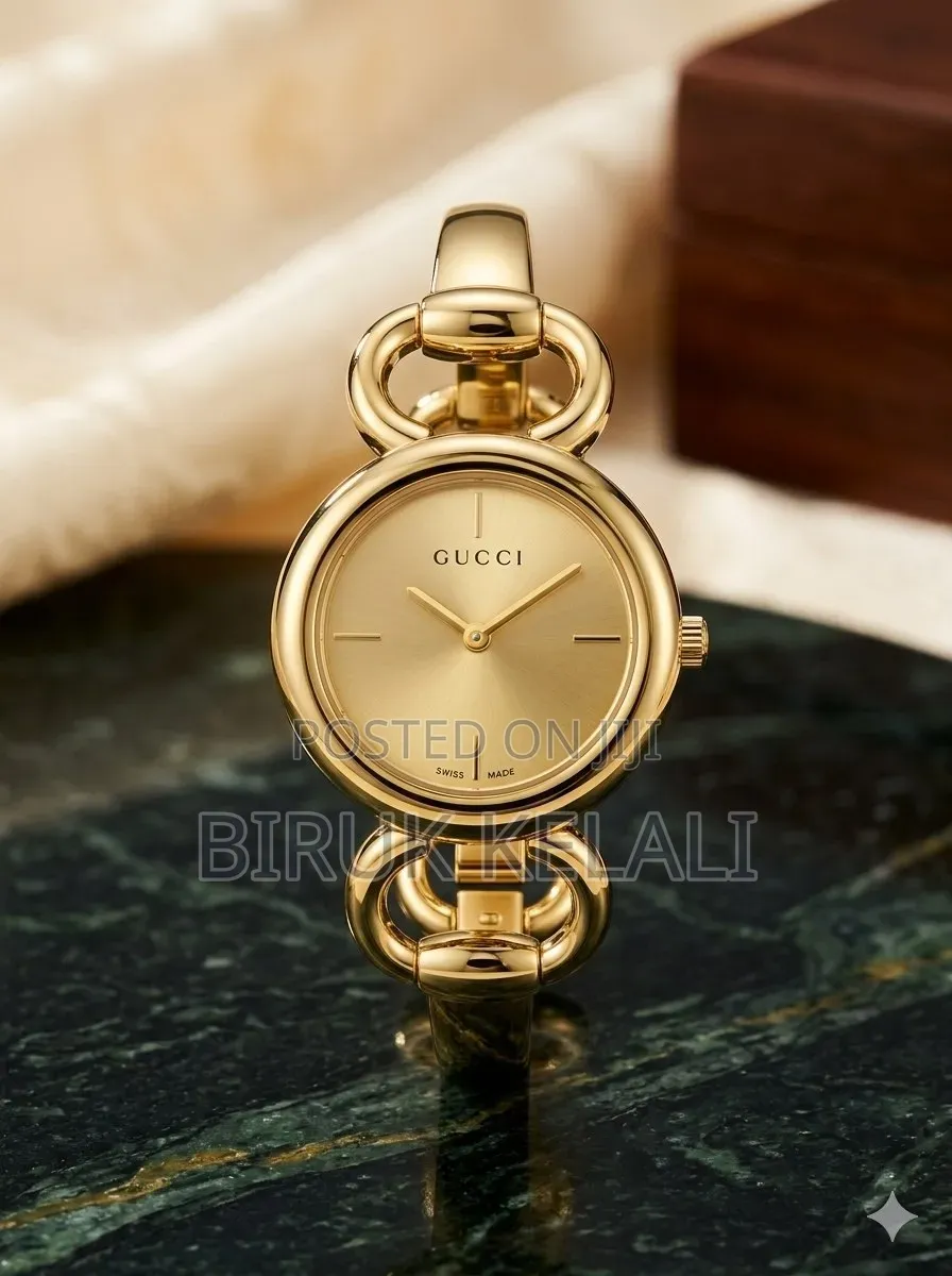 Gucci 1600 Quartz Bangle Watch