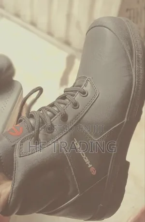 Heckel Stylish Safety Shoe