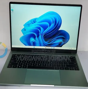 New Laptop 8GB Intel Core i5 SSD 512GB
