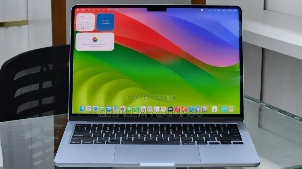 New Laptop Apple MacBook Air 2025 M4 13-inch 16GB Apple M4 SSD 256GB