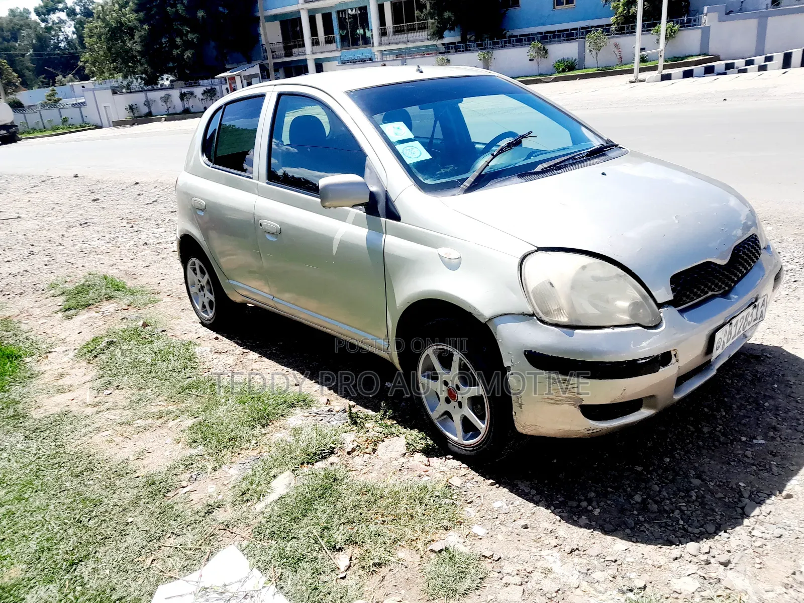 Toyota Vitz 2001 Silver