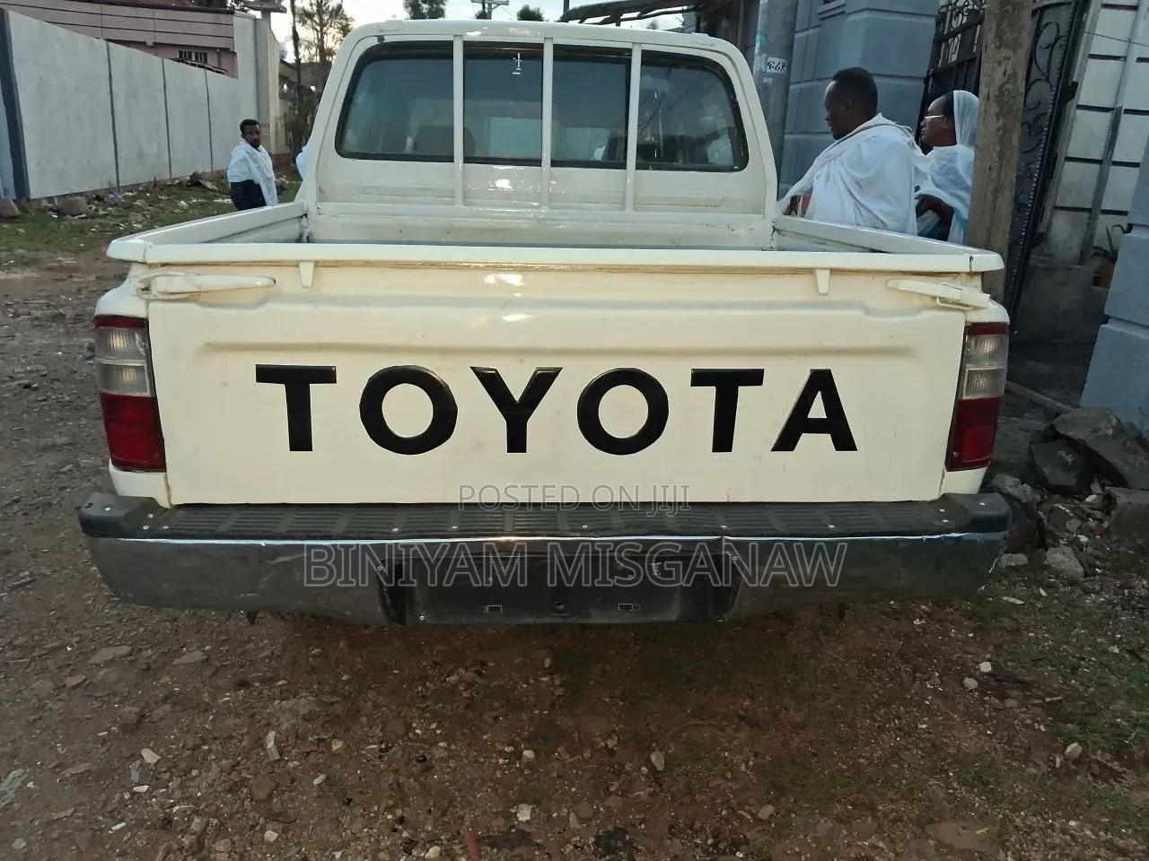 Toyota Hilux 2002 White