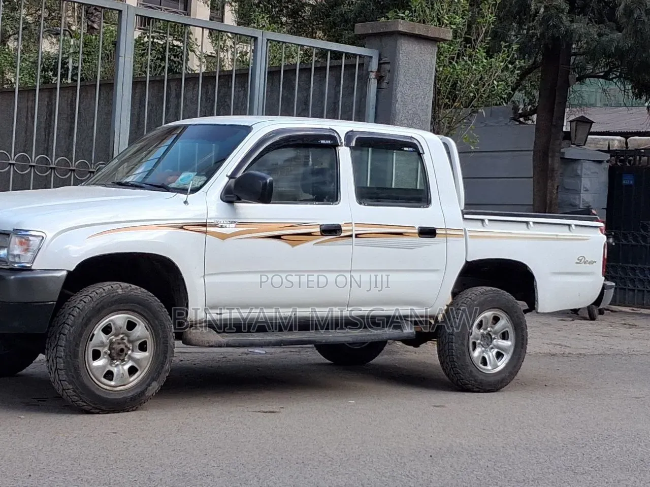 Toyota Hilux 2002 White