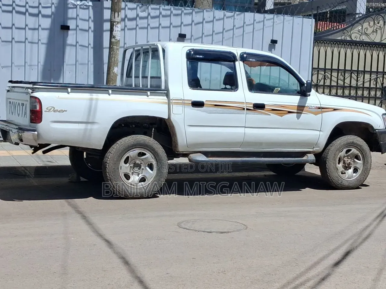 Toyota Hilux 2002 White