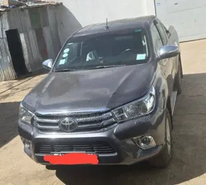 Toyota Hilux 2020 Gray
