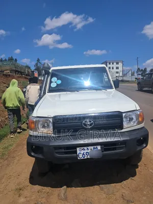 Toyota Land Cruiser 2015 White