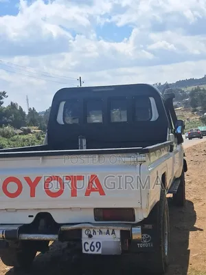 Toyota Land Cruiser 2015 White