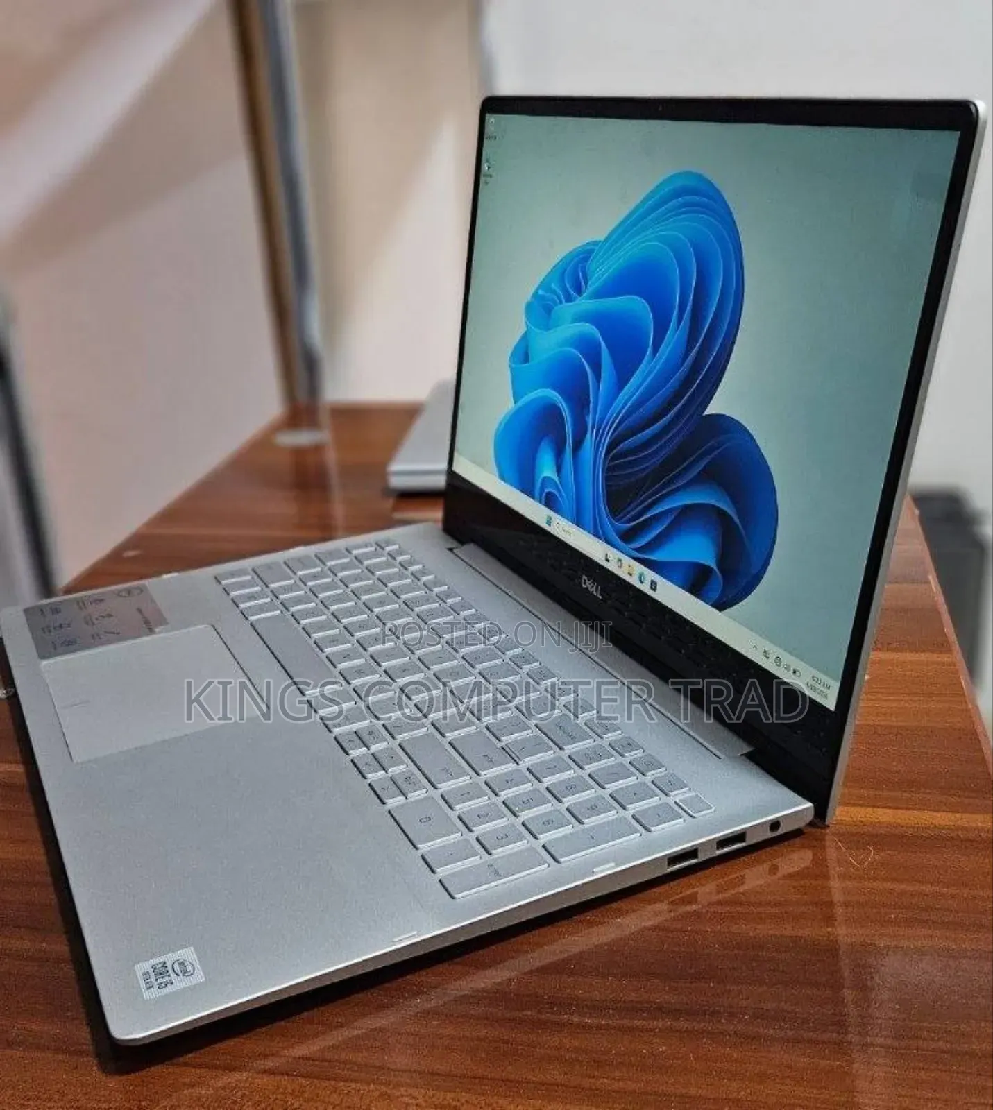 New Laptop Dell Inspiron 15 8GB Intel Core i5 SSD 256GB
