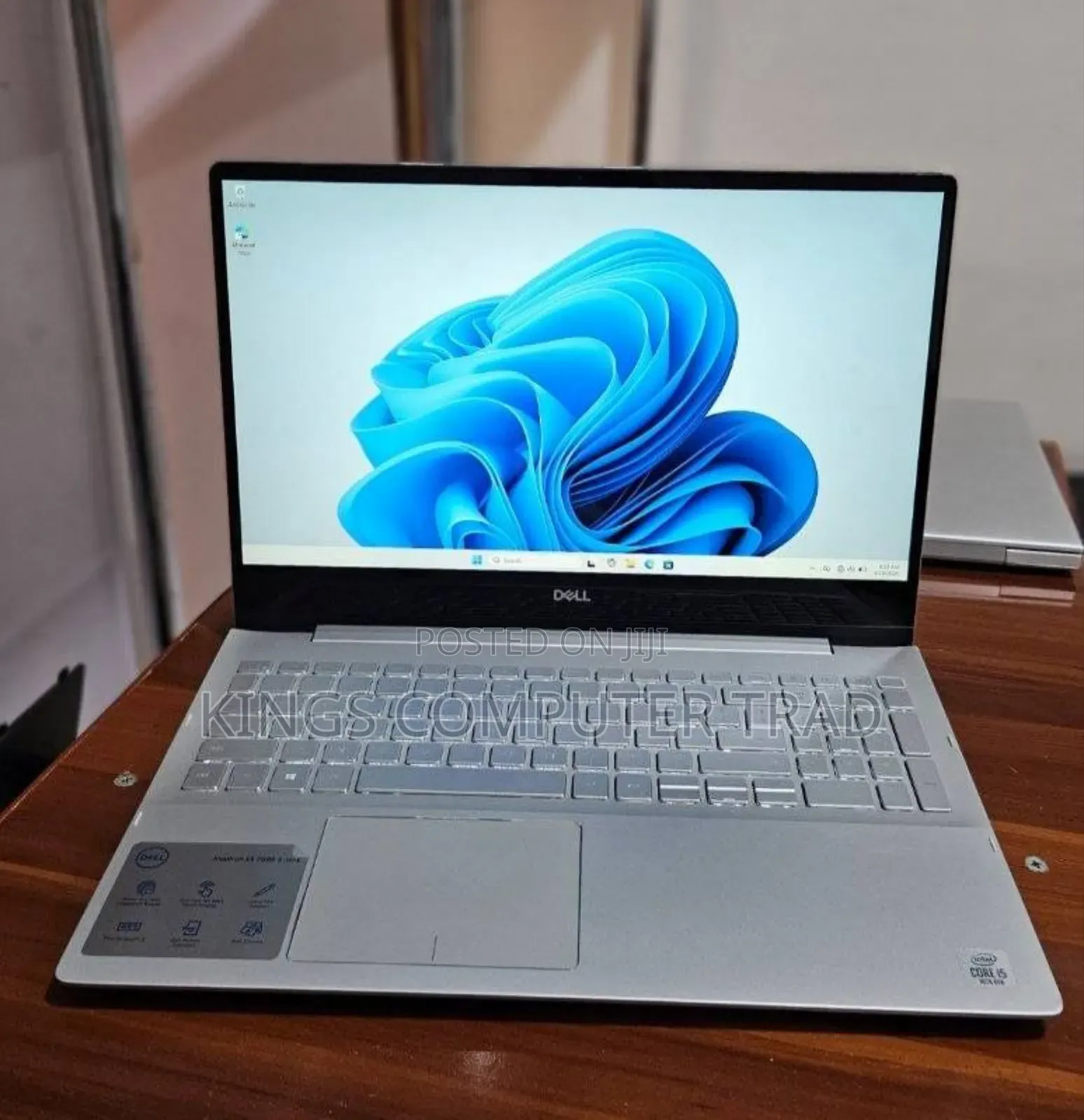 New Laptop Dell Inspiron 15 8GB Intel Core i5 SSD 256GB