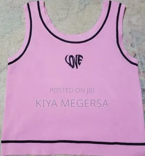 Crop Crops Sleeveless T-Shirt