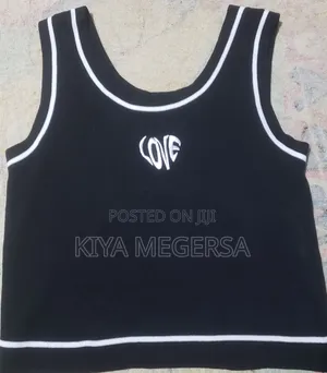 Crop Crops Sleeveless T-Shirt