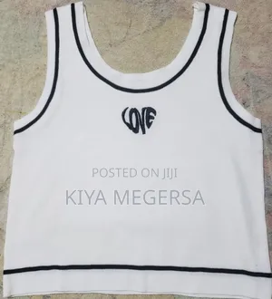 Crop Crops Sleeveless T-Shirt