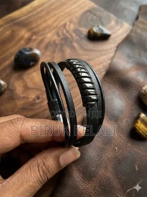 Multi-Layered Leather Bracelet for Men Features Metallic