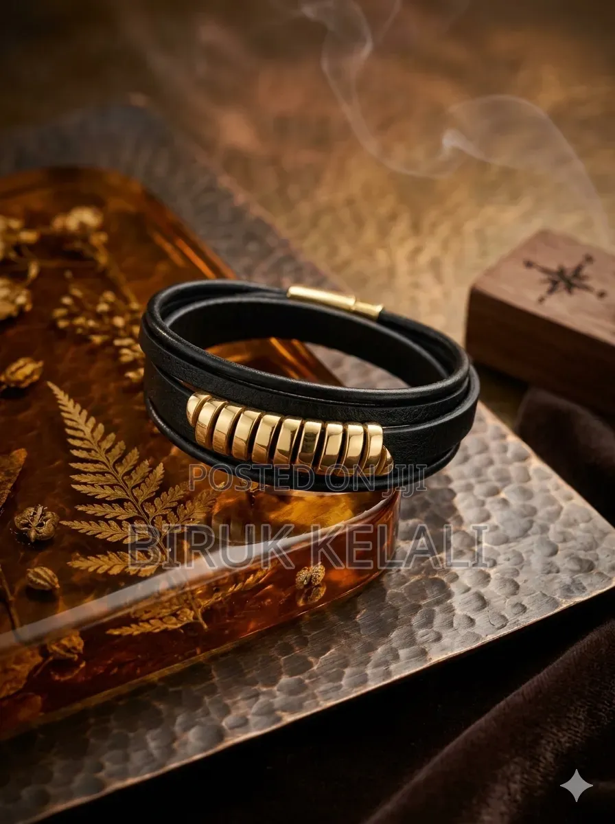 Multi-Layered Leather Bracelet for Men Features Metallic