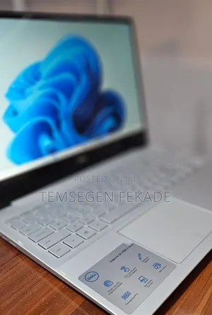 New Laptop Dell Inspiron 15 8GB Intel Core i5 SSD 256GB