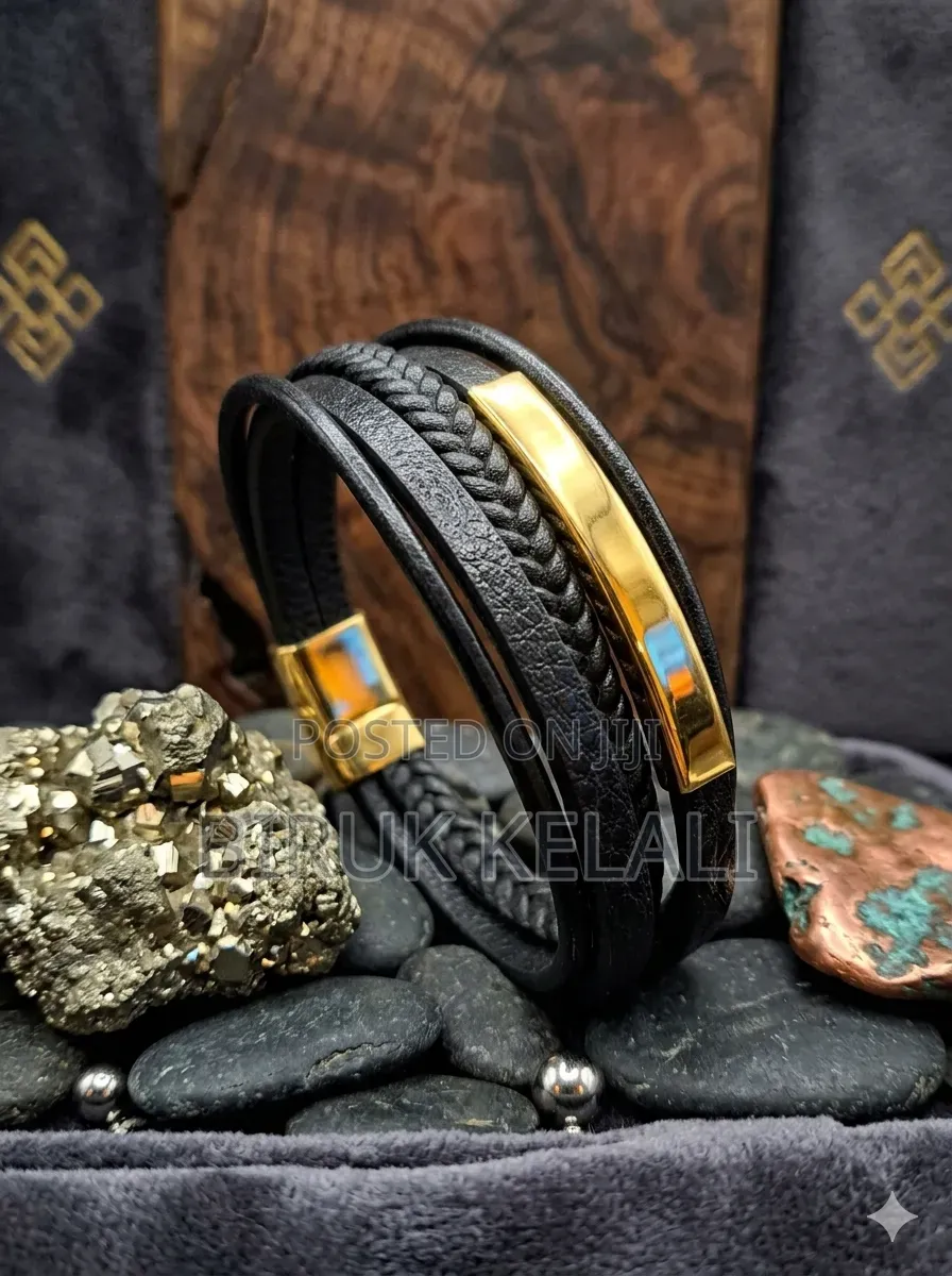 Va Jent Men's Leather Bracelet Featuring Braided Black Leather