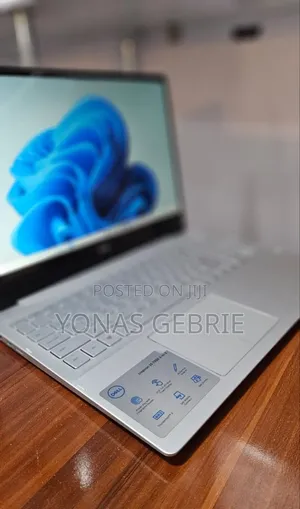 New Laptop Dell Inspiron 15 8GB Intel Core i5 SSD 256GB