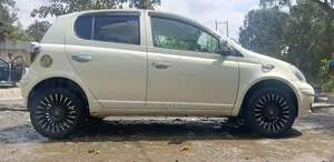Toyota Vitz 2004 White