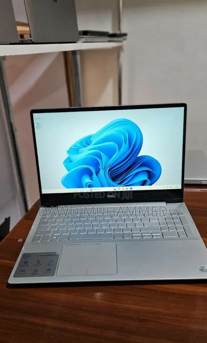 New Laptop Dell Inspiron 15 8GB Intel Core i7 SSD 256GB