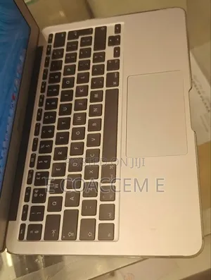 New Laptop Apple MacBook 4GB Intel Core i5 SSD 128GB
