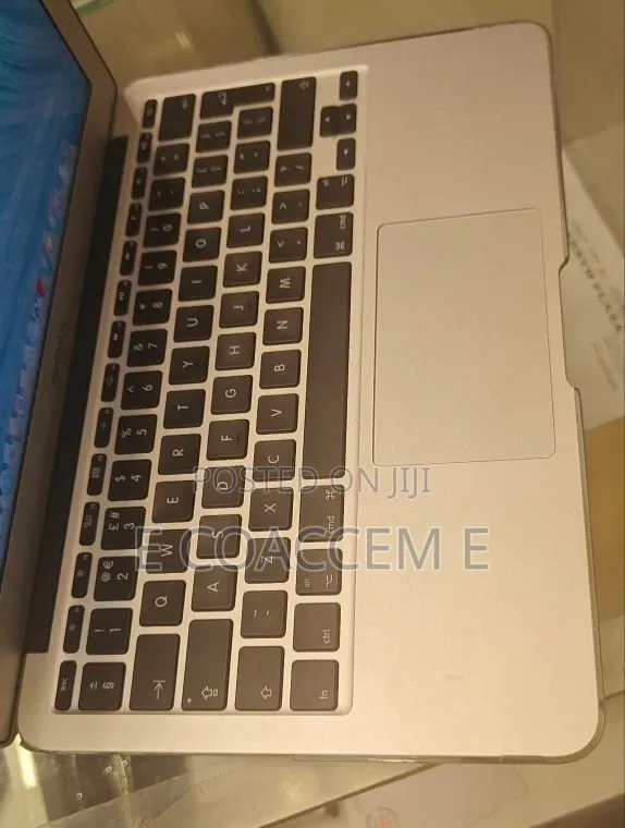 New Laptop Apple MacBook 4GB Intel Core i5 SSD 128GB