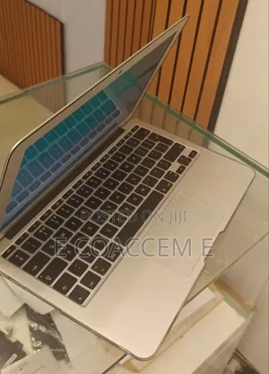 New Laptop Apple MacBook 4GB Intel Core i5 SSD 128GB
