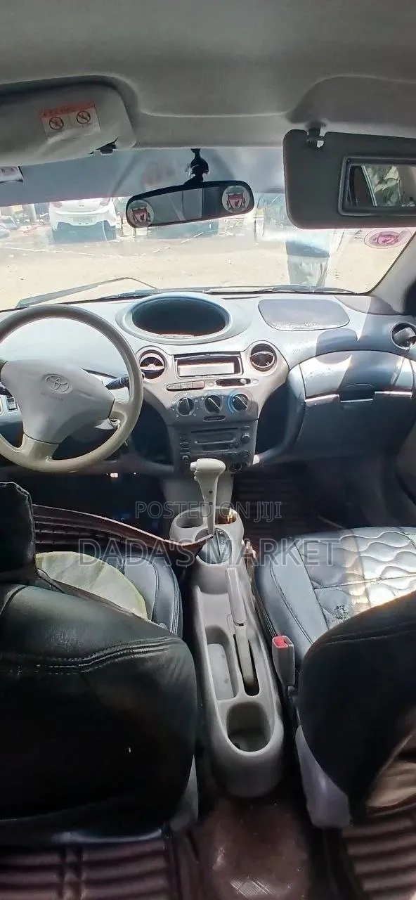 Toyota Platz 2001 Silver